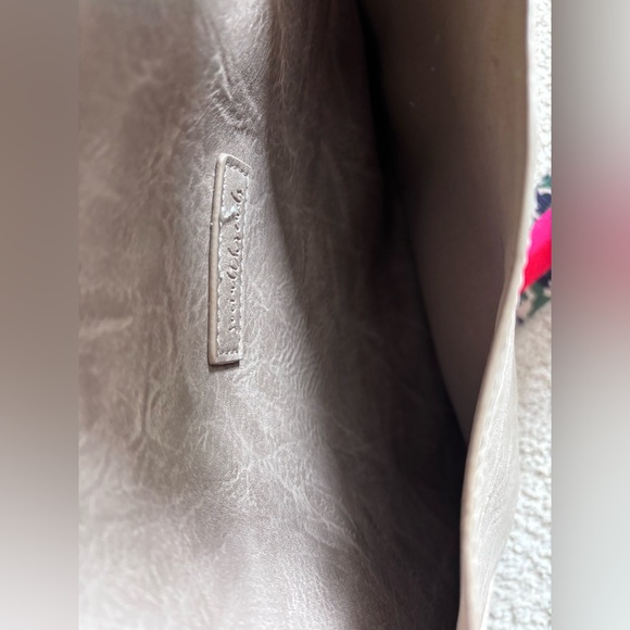 Stylish Taupe Crossbody Bag with Pink Strap - Picture 5 of 6